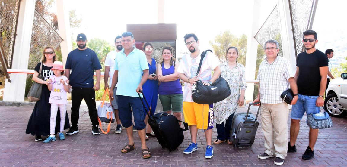 Tatilciler 40 derece sıcaklıkta otel kapısında kaldı
