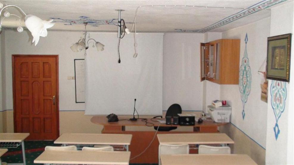 Camiyi soydu, projeksiyon cihazını çaldı