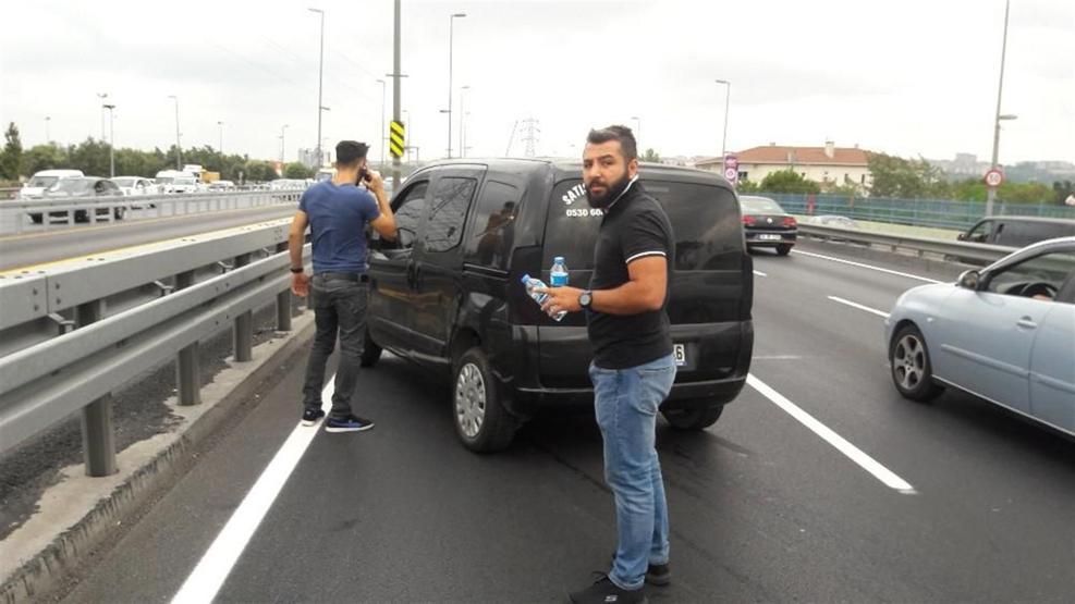 İstanbulda E-5’teki kaza trafiği felç etti