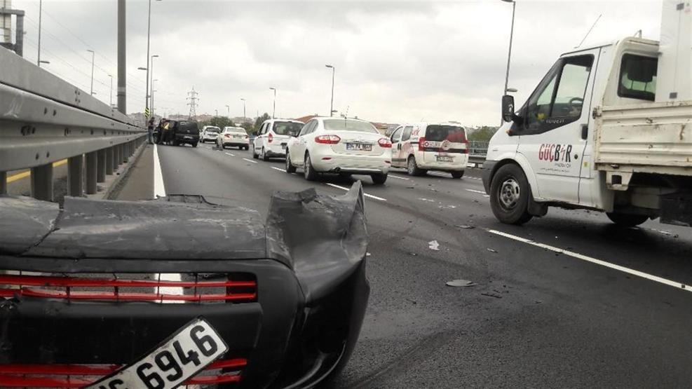 İstanbulda E-5’teki kaza trafiği felç etti