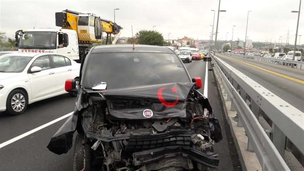 İstanbulda E-5’teki kaza trafiği felç etti
