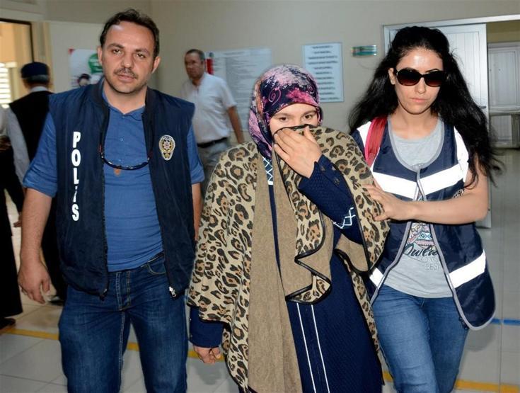 Semt pazarına FETÖ baskını: Sebze satarken gözaltına alındı