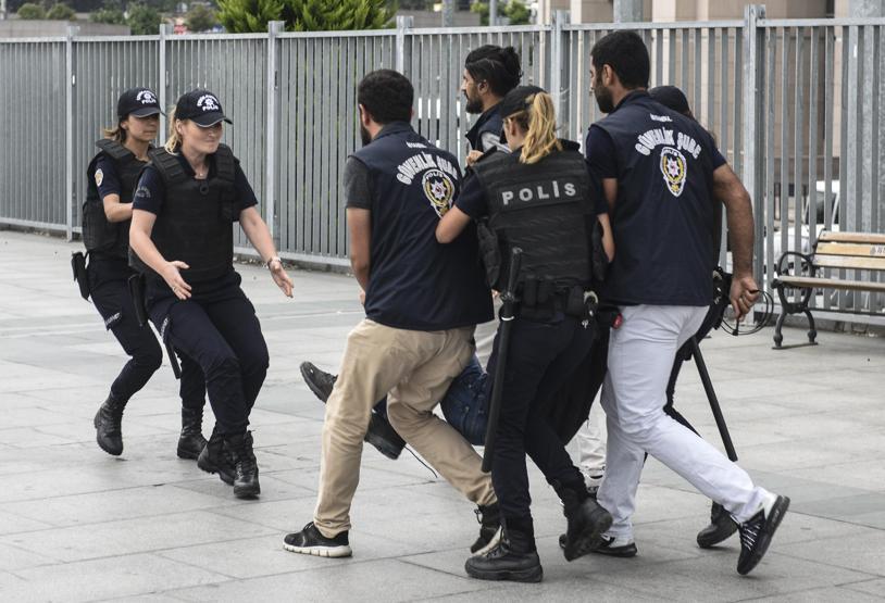 İstanbul Adalet Sarayı önünde gözaltı