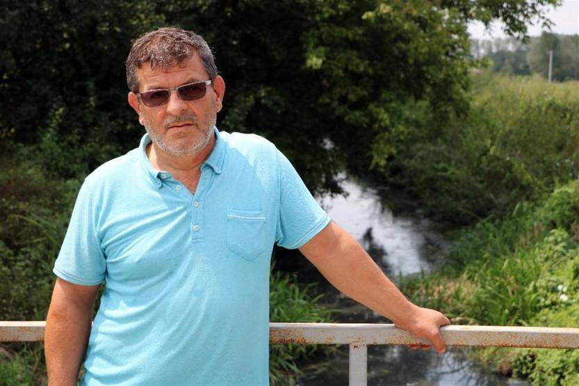 Kimyasal fabrika atıkları nedeniyle dere simsiyah akıyor