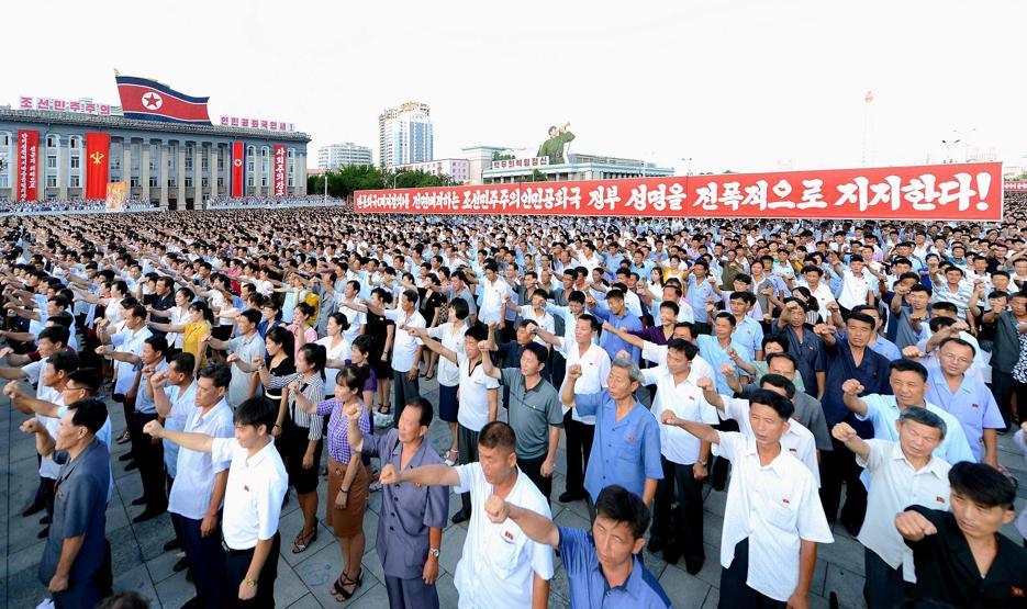 Kuzey Korede Kim Jong Una destek için toplandılar