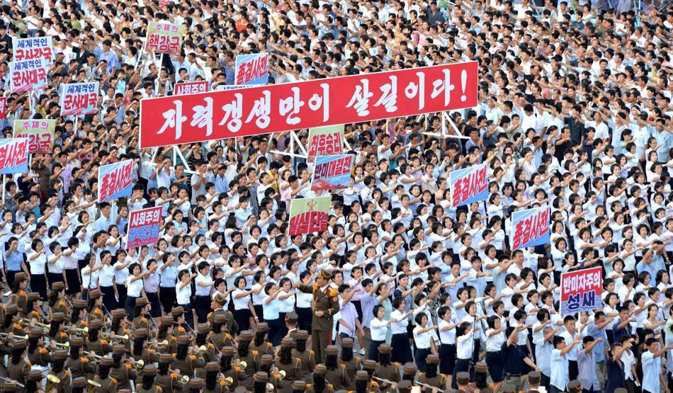 Kuzey Korede Kim Jong Una destek için toplandılar