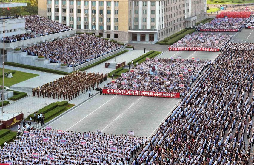Kuzey Korede Kim Jong Una destek için toplandılar