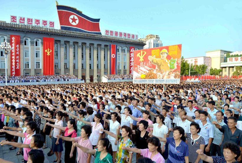 Kuzey Korede Kim Jong Una destek için toplandılar