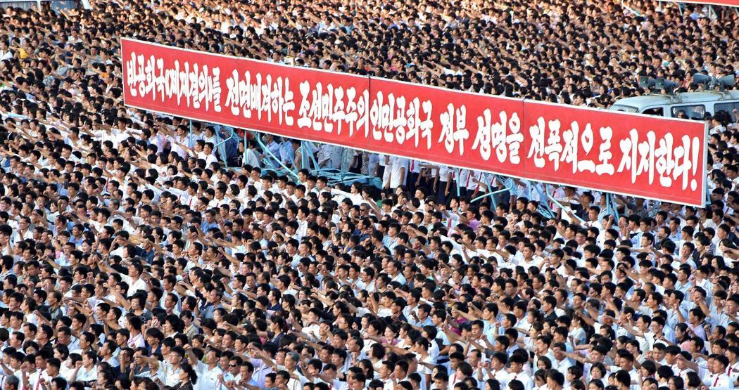 Kuzey Korede Kim Jong Una destek için toplandılar