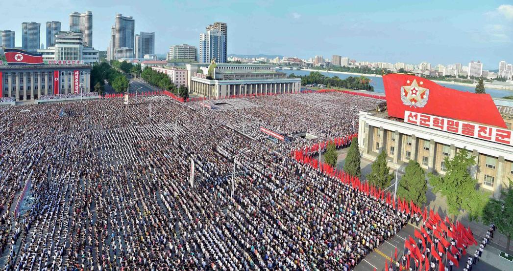 Kuzey Korede Kim Jong Una destek için toplandılar