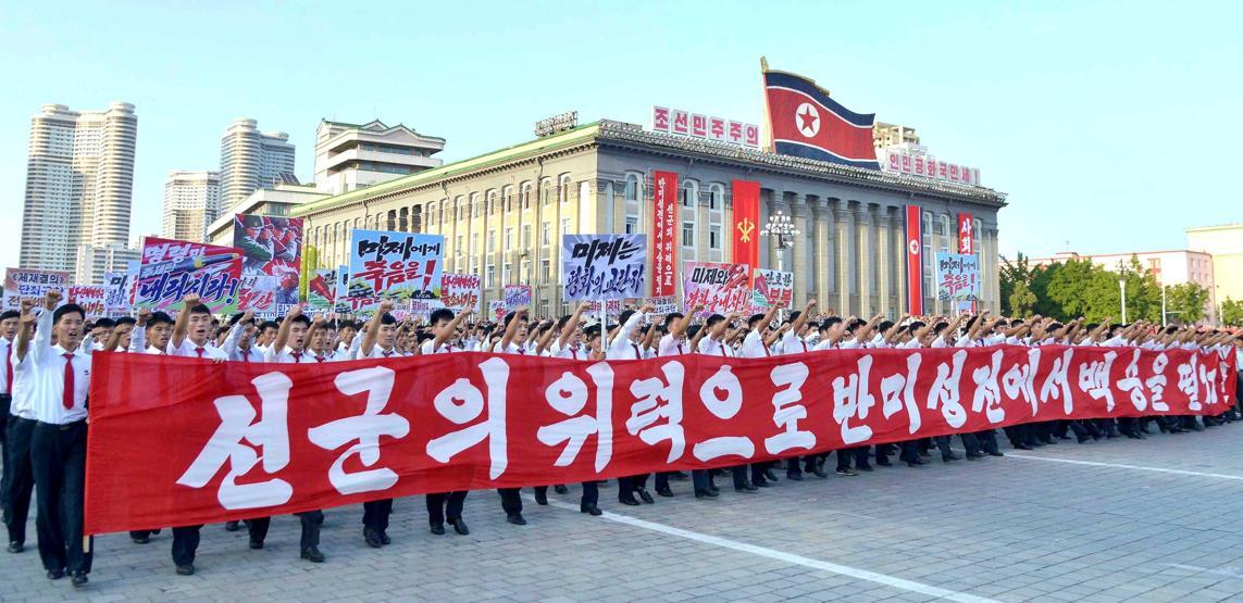 Kuzey Korede Kim Jong Una destek için toplandılar