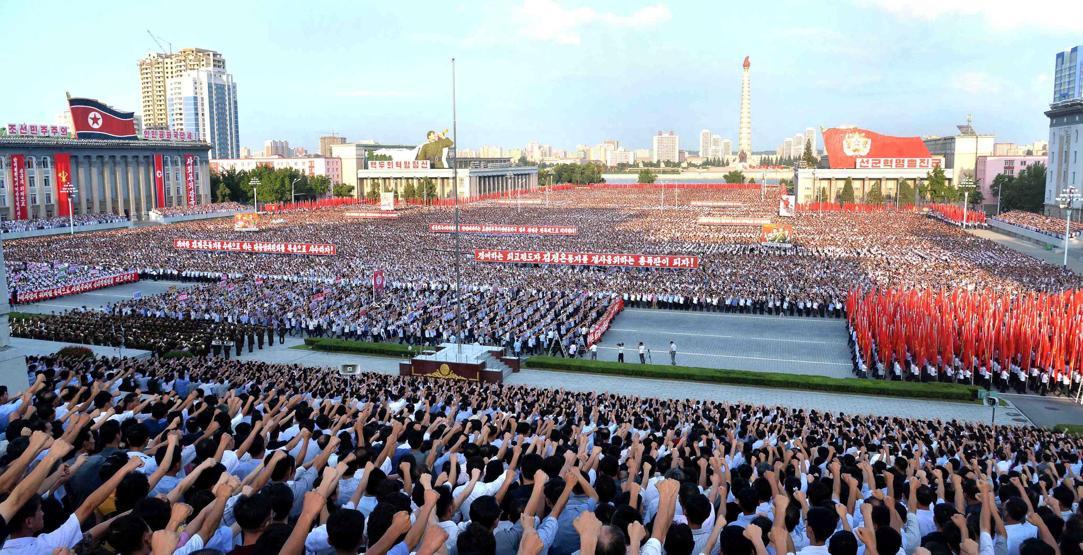 Kuzey Korede Kim Jong Una destek için toplandılar