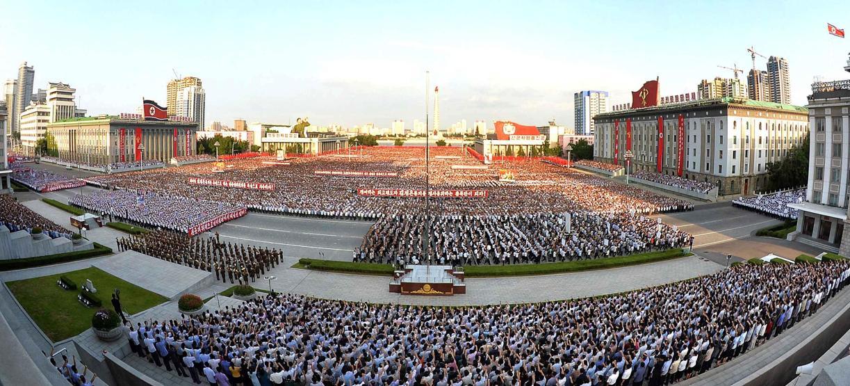 Kuzey Korede Kim Jong Una destek için toplandılar