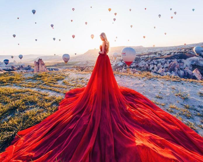 Kadınların mekanlarla birleştiği baş döndüren fotoğraflar