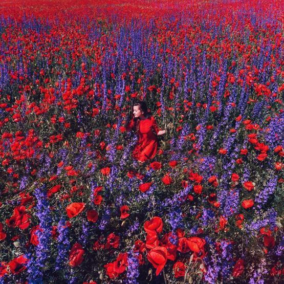 Kadınların mekanlarla birleştiği baş döndüren fotoğraflar