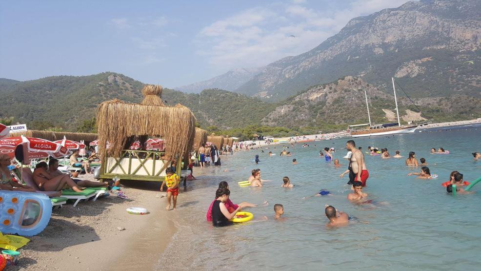 Kumburnu Plajında tepki çeken denize sıfır localar