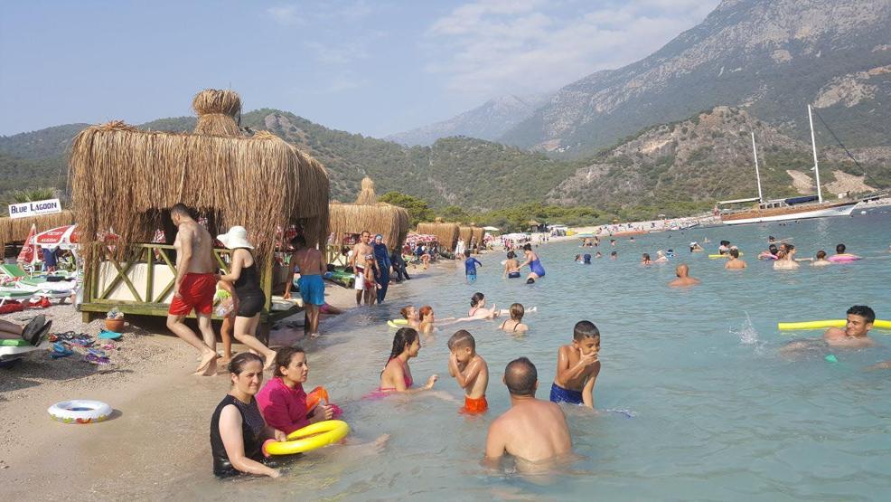 Kumburnu Plajında tepki çeken denize sıfır localar
