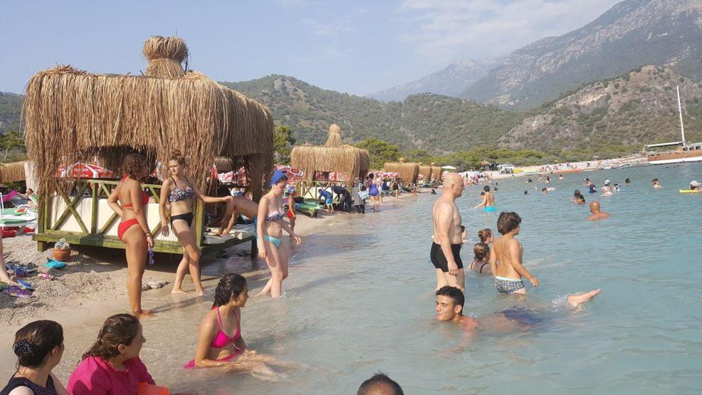 Kumburnu Plajında tepki çeken denize sıfır localar