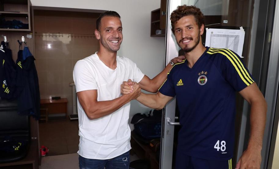 Soldado takım arkadaşlarıyla tanıştı