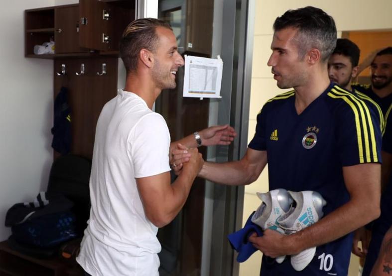 Soldado takım arkadaşlarıyla tanıştı