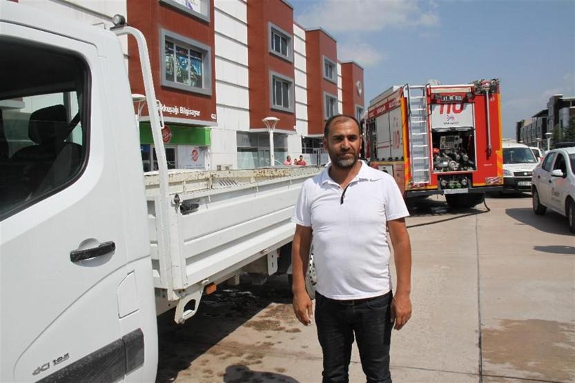 Aracına 1.5 metrelik yılan girdi