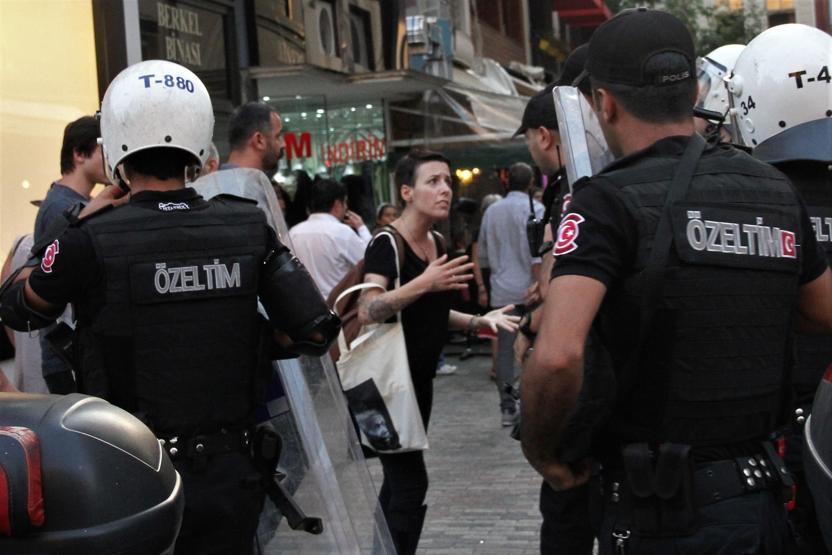 Kadıköydeki Gülmen ve Özakçaya destek eylemine müdahale