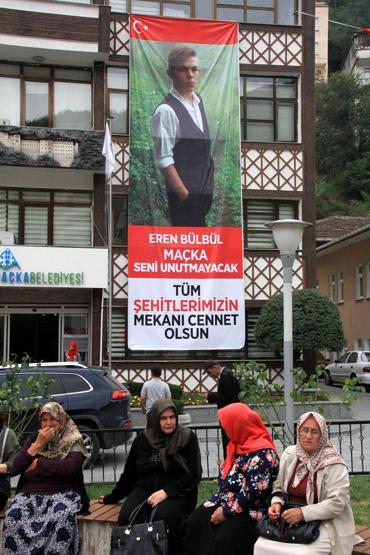Şehit Eren Bülbül son yolculuğuna uğurlandı