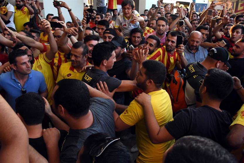 Göztepeye taraftarından coşkulu uğurlama
