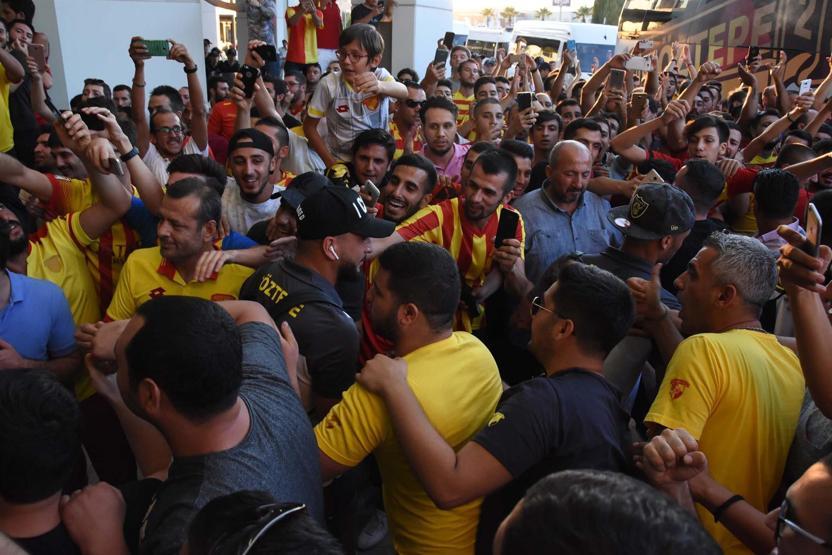 Göztepeye taraftarından coşkulu uğurlama