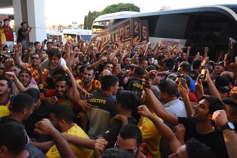 Göztepeye taraftarından coşkulu uğurlama