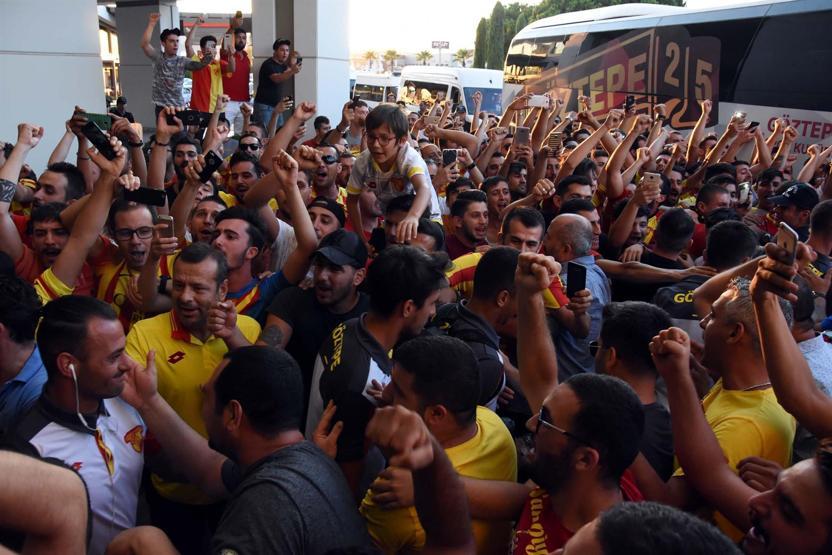 Göztepeye taraftarından coşkulu uğurlama