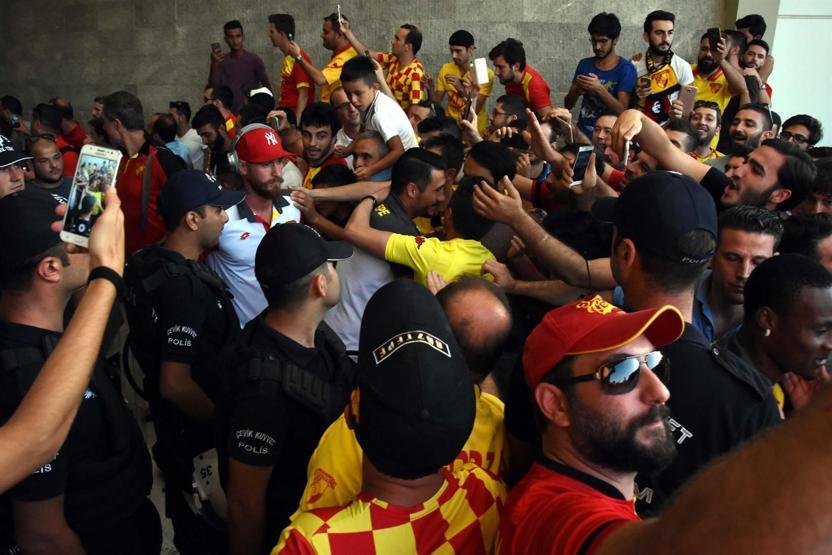 Göztepeye taraftarından coşkulu uğurlama