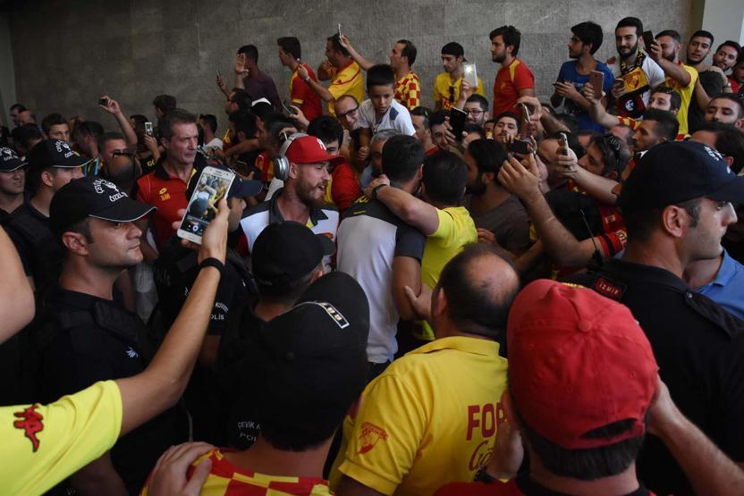 Göztepeye taraftarından coşkulu uğurlama