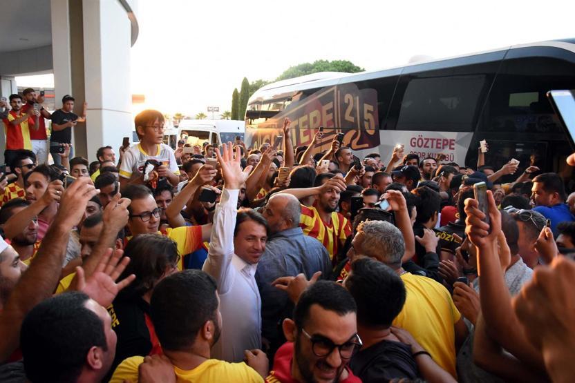 Göztepeye taraftarından coşkulu uğurlama