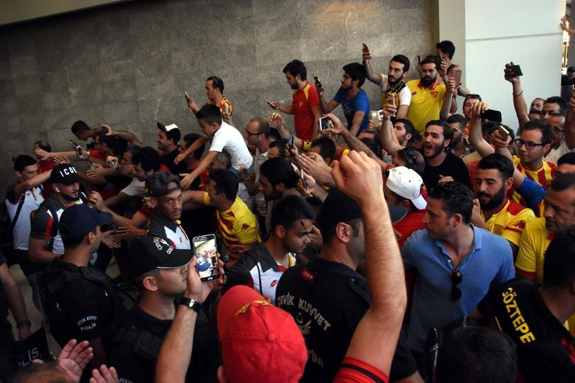 Göztepeye taraftarından coşkulu uğurlama