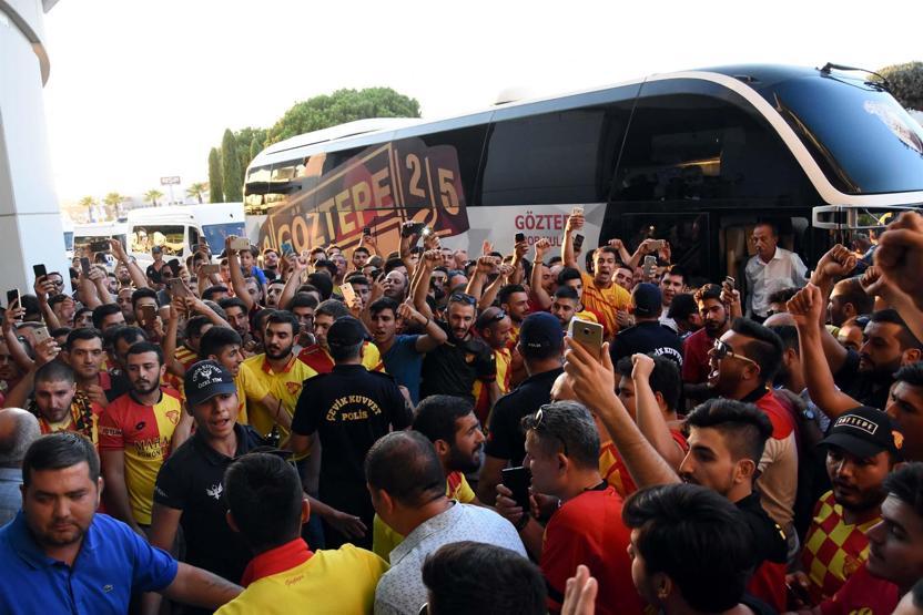 Göztepeye taraftarından coşkulu uğurlama