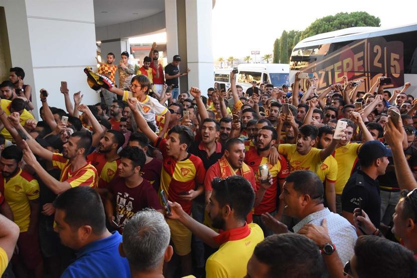Göztepeye taraftarından coşkulu uğurlama