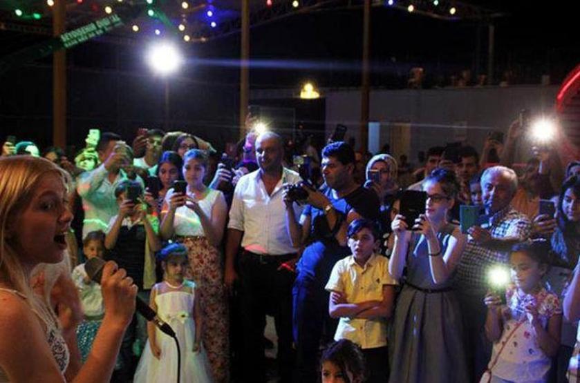 Aleyna Tilki amcasının düğününde şarkı söyledi, Seydişehir yıkıldı