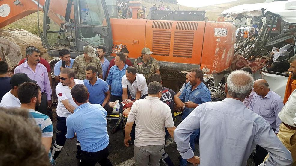 Ağrıda katliam gibi kaza: 7 ölü, 11 yaralı