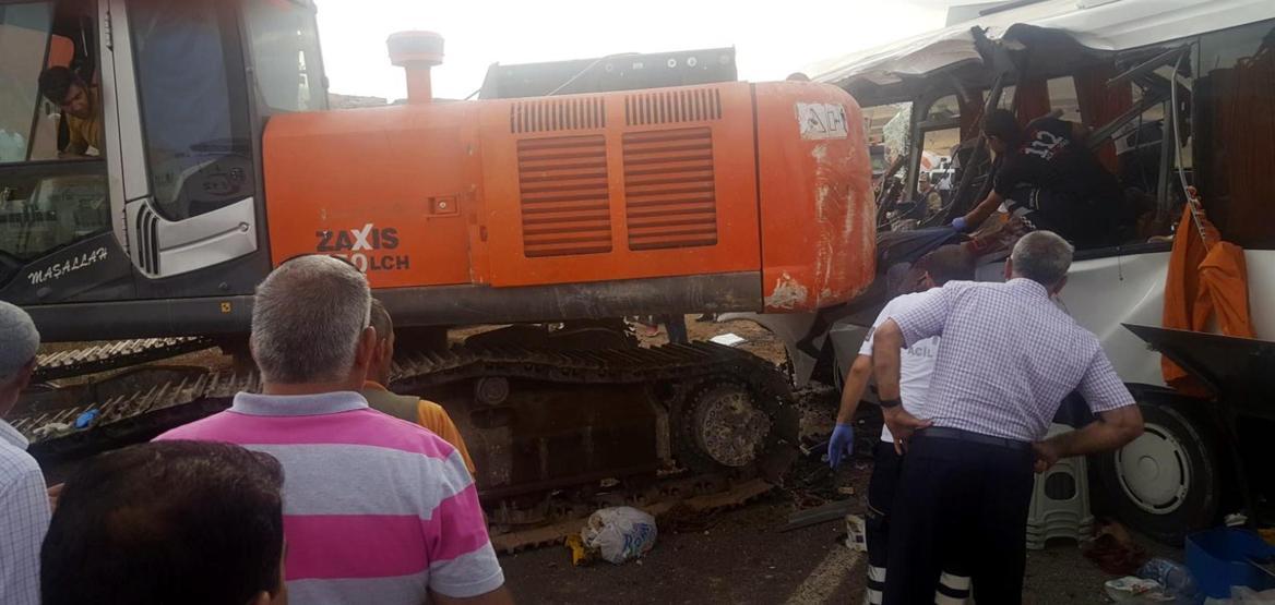 Ağrıda katliam gibi kaza: 7 ölü, 11 yaralı