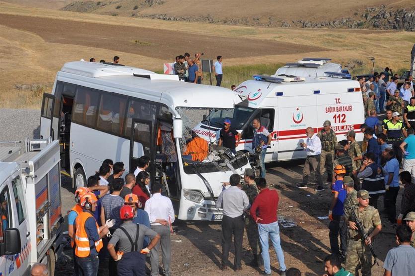Ağrıda katliam gibi kaza: 7 ölü, 11 yaralı