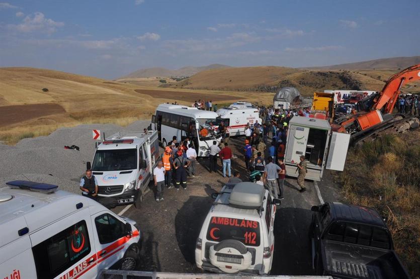 Ağrıda katliam gibi kaza: 7 ölü, 11 yaralı