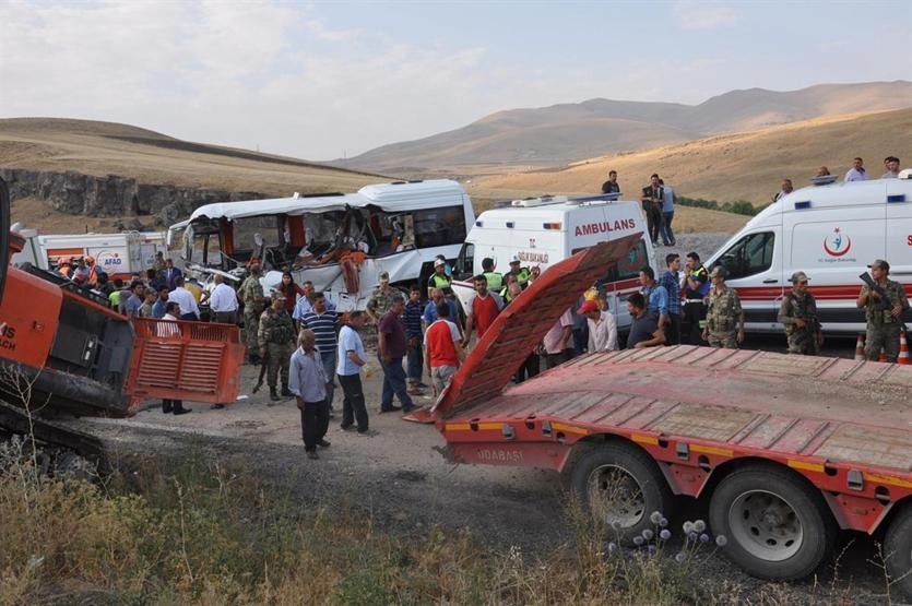Ağrıda katliam gibi kaza: 7 ölü, 11 yaralı