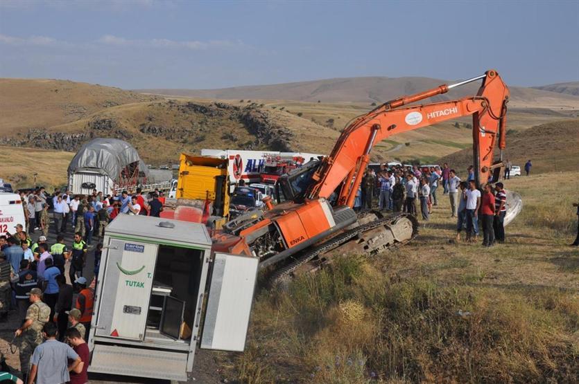 Ağrıda katliam gibi kaza: 7 ölü, 11 yaralı