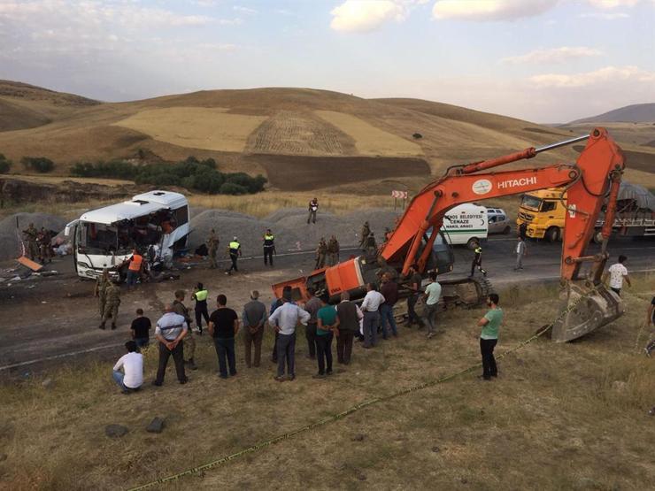 Ağrıda katliam gibi kaza: 7 ölü, 11 yaralı