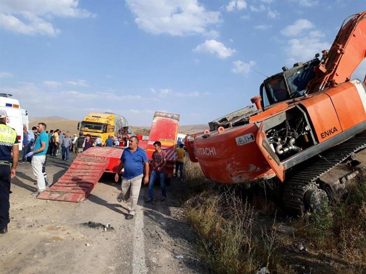 Ağrıda katliam gibi kaza: 7 ölü, 11 yaralı
