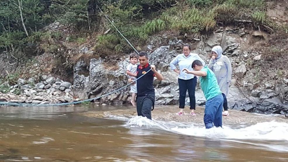 Baraj kapakları açıldı, 17 kişi parkta mahsur kaldı
