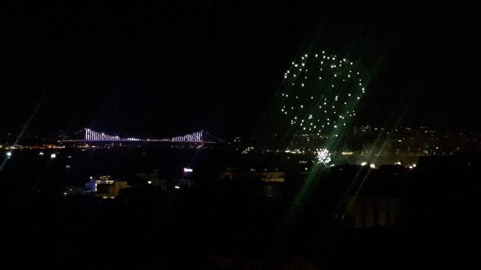 İstanbul Boğazı’nda havai fişek şöleni