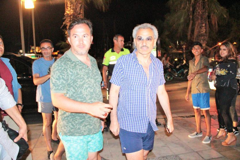 Bodrum sokaklarında koruma ordusuyla gezdi kimse tanımadı
