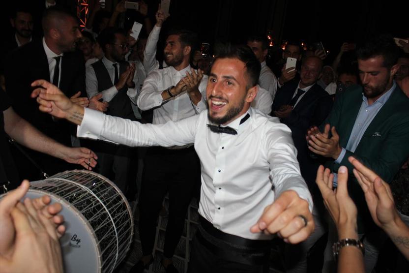 Trabzonspor camiası düğünde buluştu